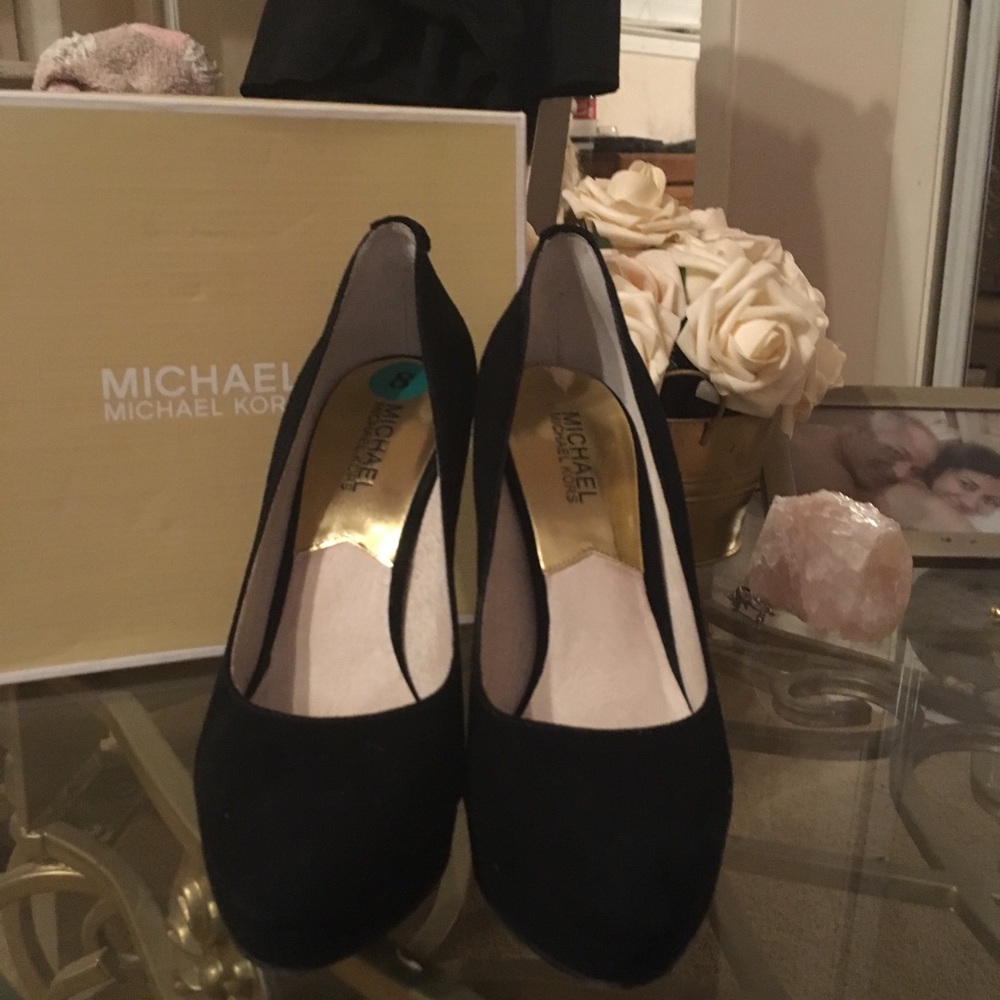SOLD Michael Kors York Pumps